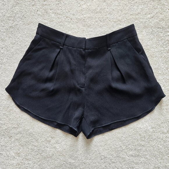 Aritzia - Black Babaton Dress Shorts - Picture 1 of 4